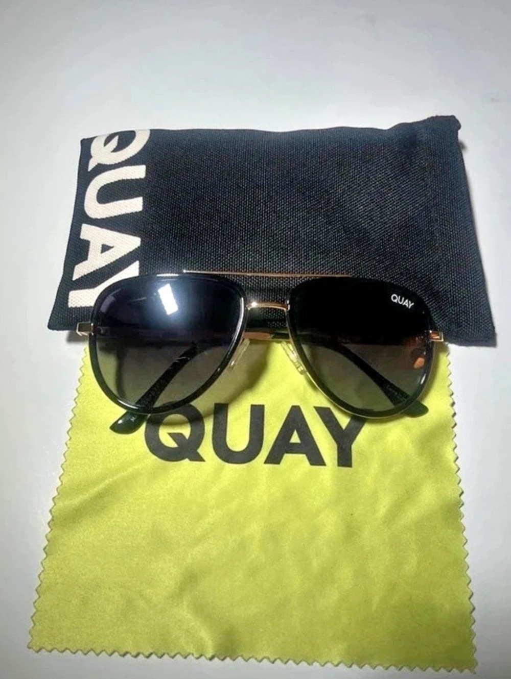 QUAY ALL IN Sunglasses Black & Gold